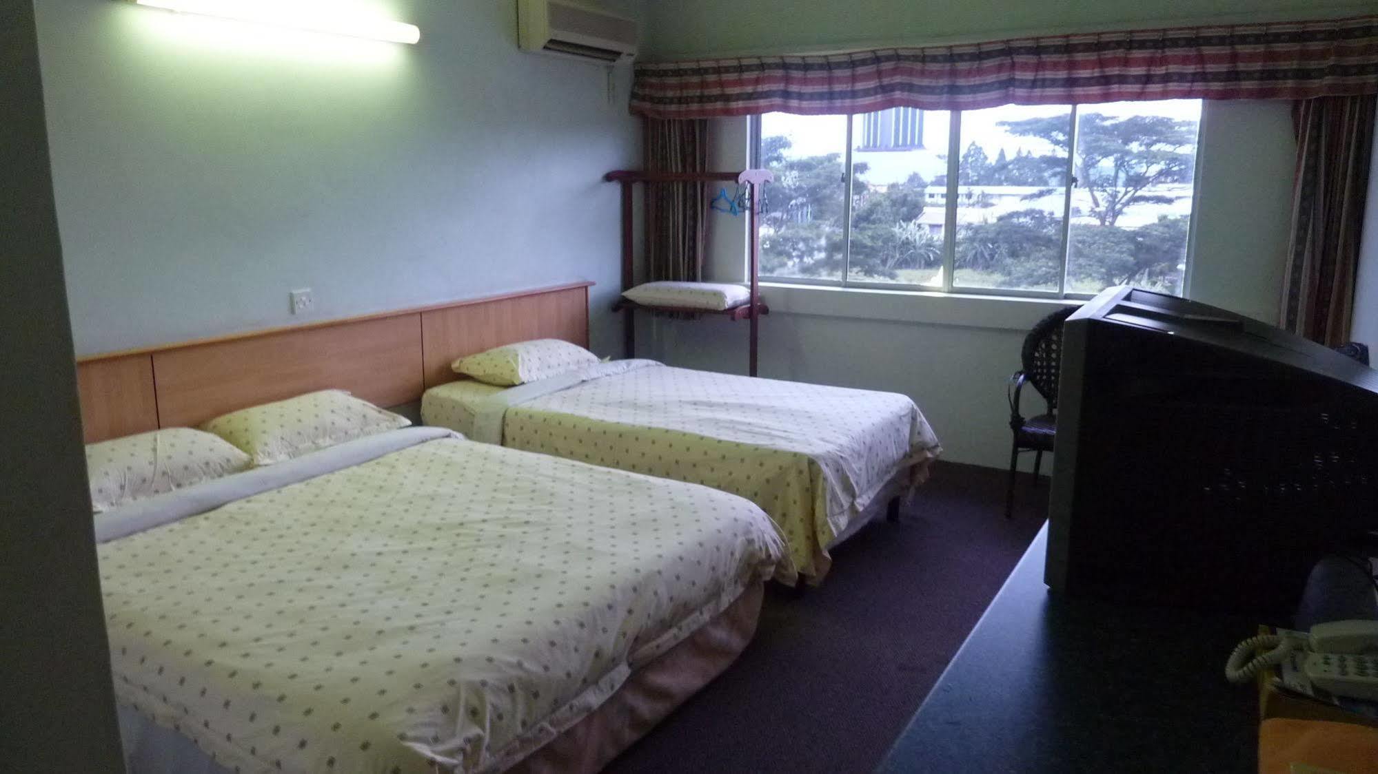 Hotel Hung Hung Kuching Exterior photo